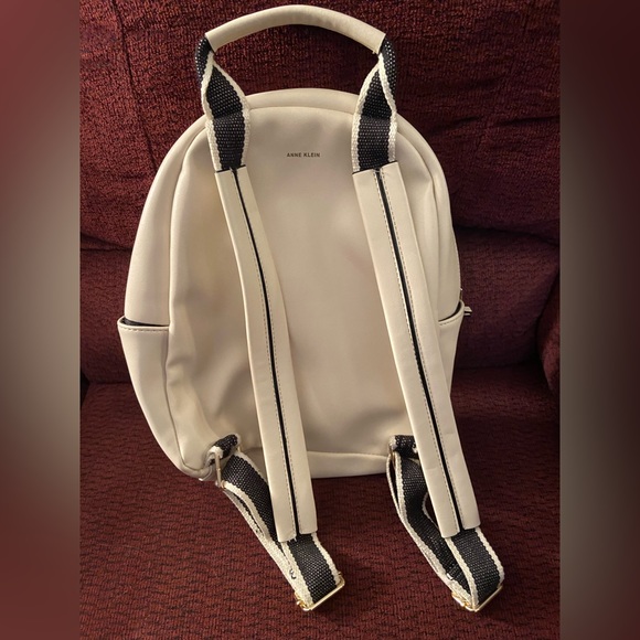 Anne Klein - Picture 7 of 7